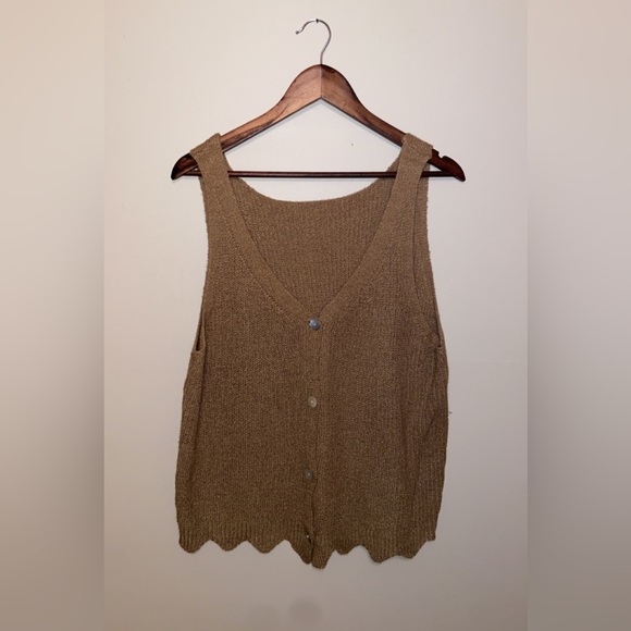 Tops - Brown sweater button up tank